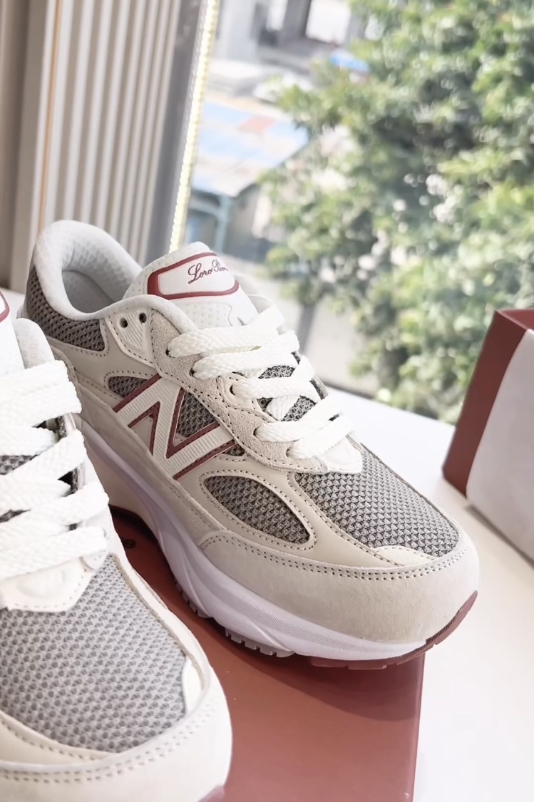New Balance 990v6