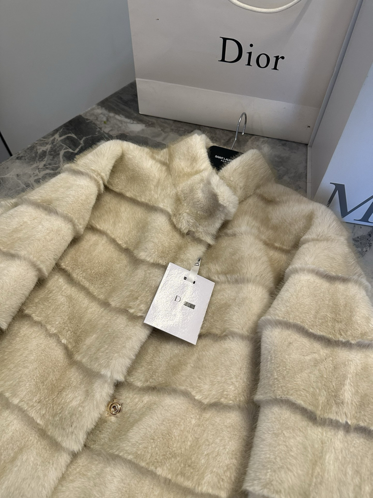 Dior katlı kürk görünümlü Mont