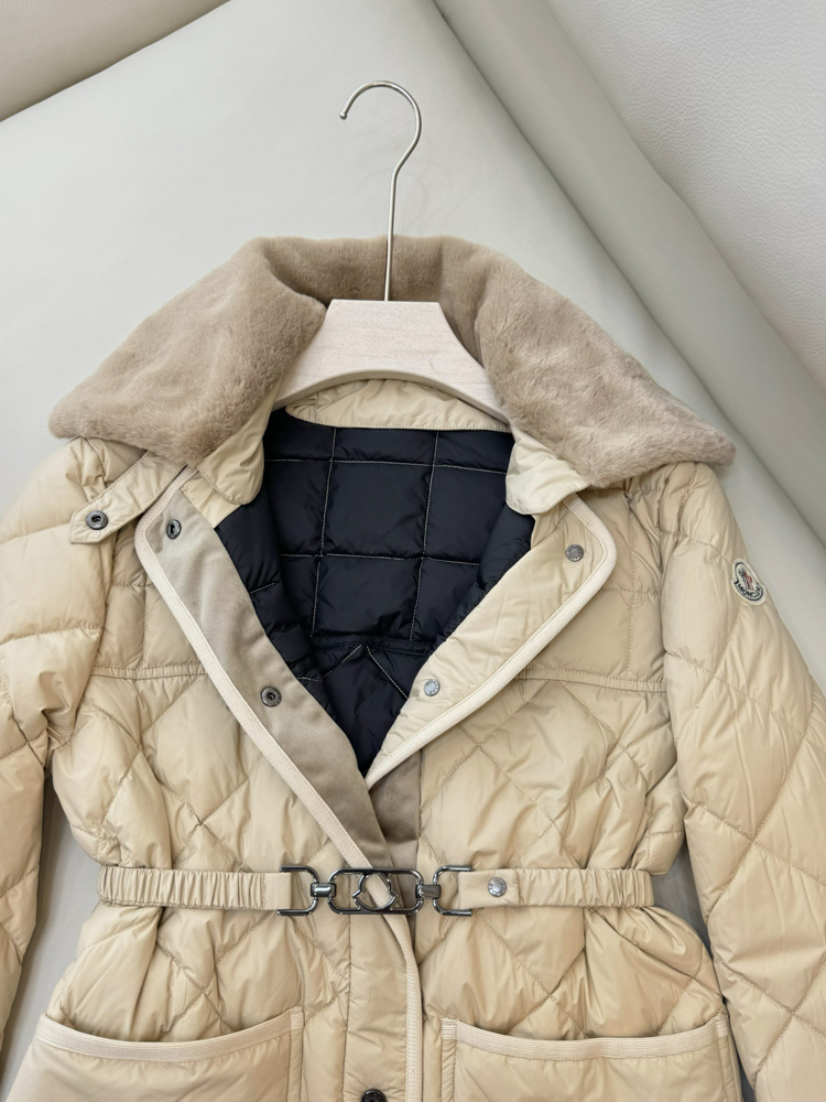 MONCLER Cygne Diamond‑Quilted Short Down Jacket / Moncler Cygne down jacket
