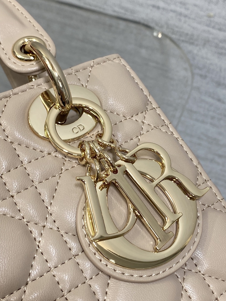 Lady Dior çanta