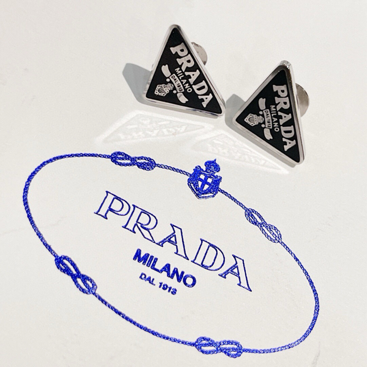 Prada Üçgen Küpe