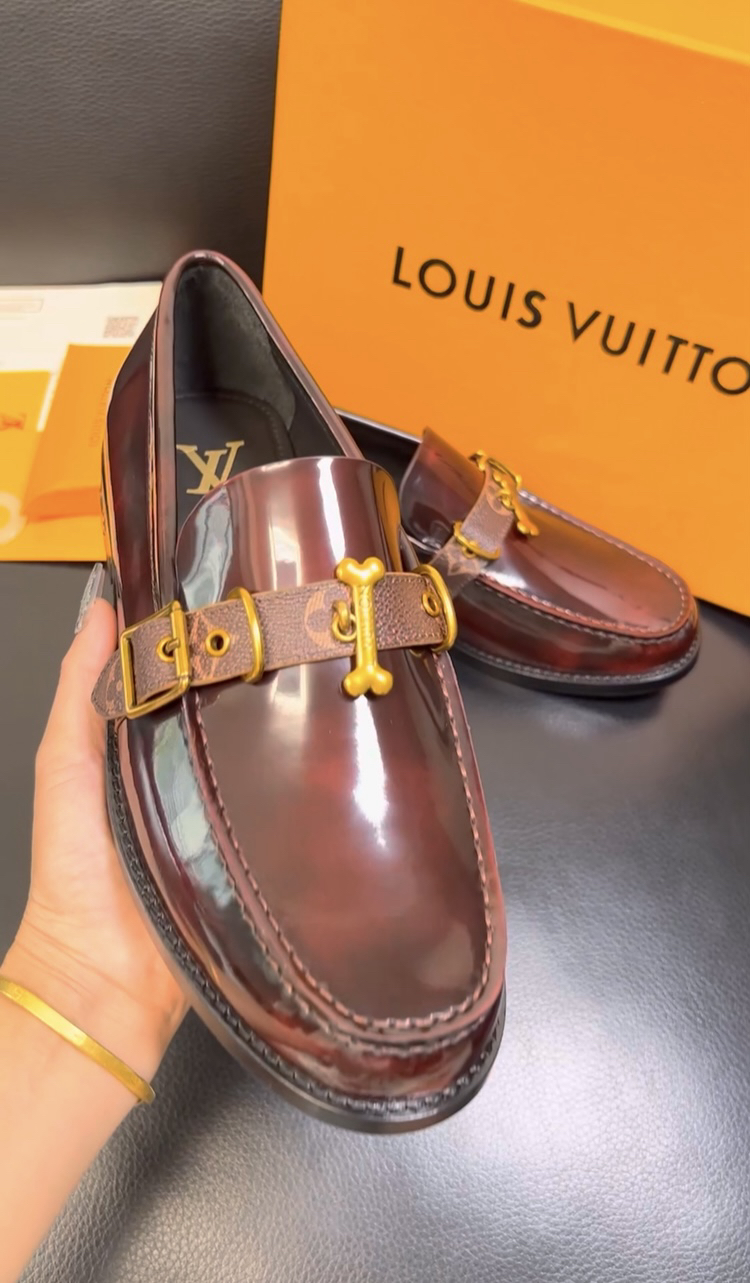 Louis Vuitton Monogram Toka Detaylı Rugan Loafer