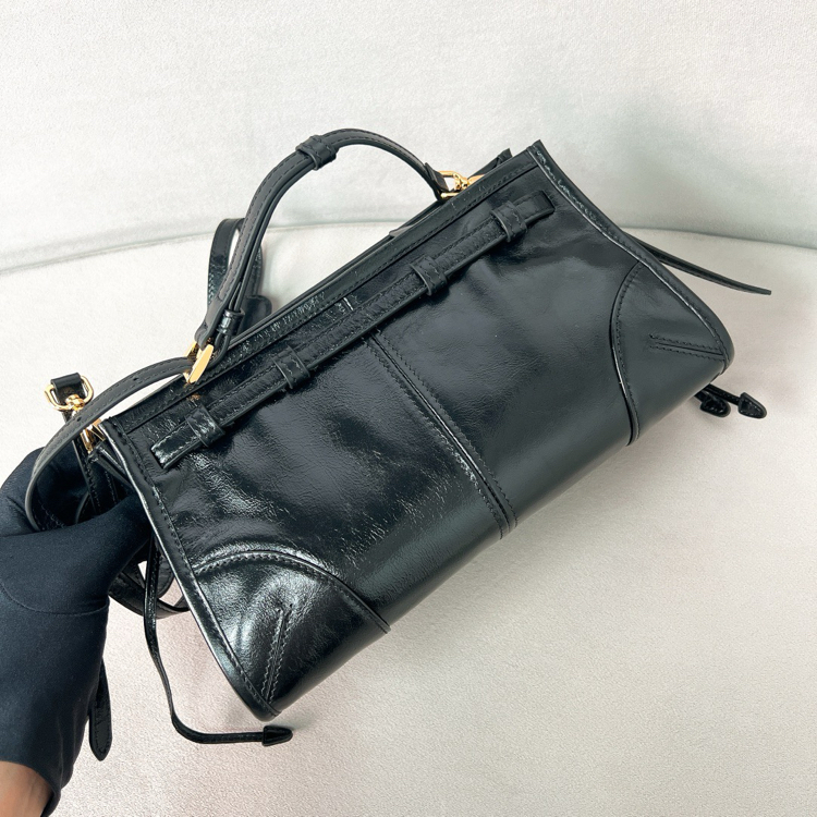 Prada LuxSoft Yumuşak Deri Omuz & Çapraz Çanta