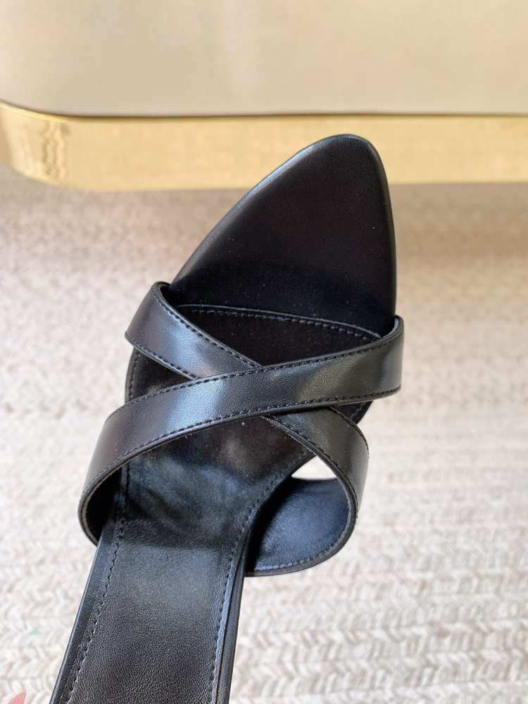 BLOK TOPUKLU DERİ TERLİK SANDAL – SİYAH