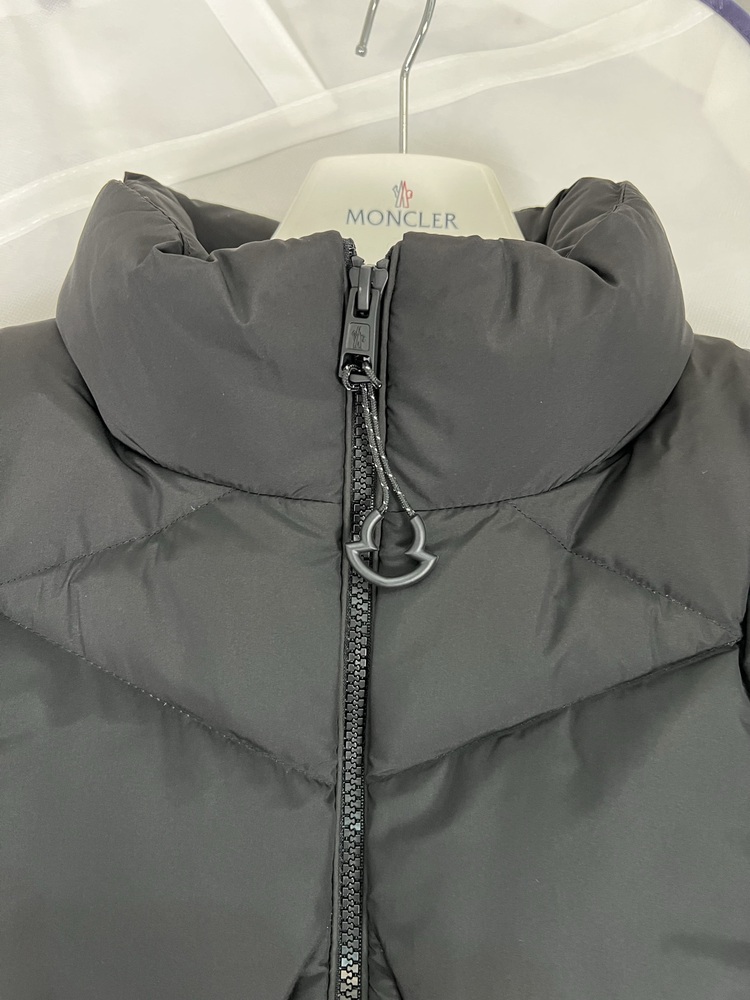 Moncler Örgü Kollu Mont