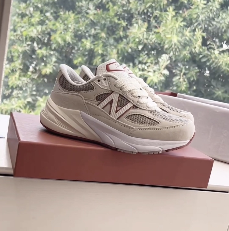New Balance 990v6