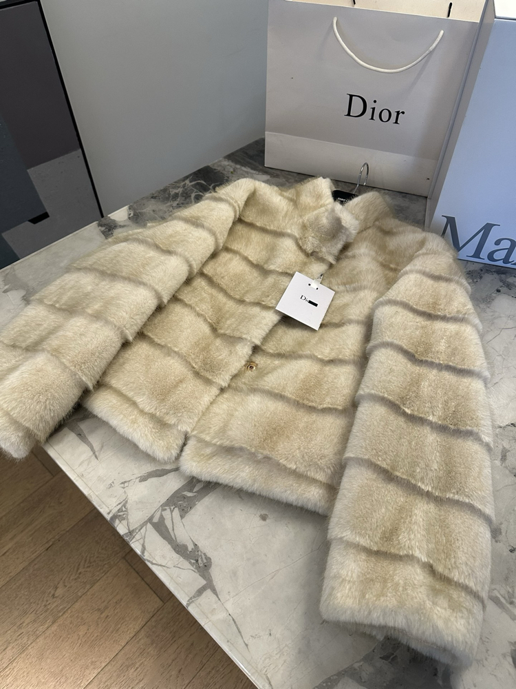 Dior katlı kürk görünümlü Mont
