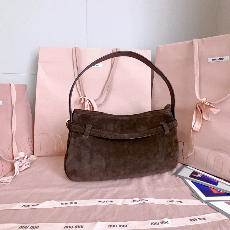 Miu Miu Aventure model süet deri kol ve omuz çantası