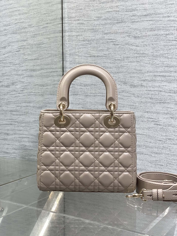 Lady Dior çanta