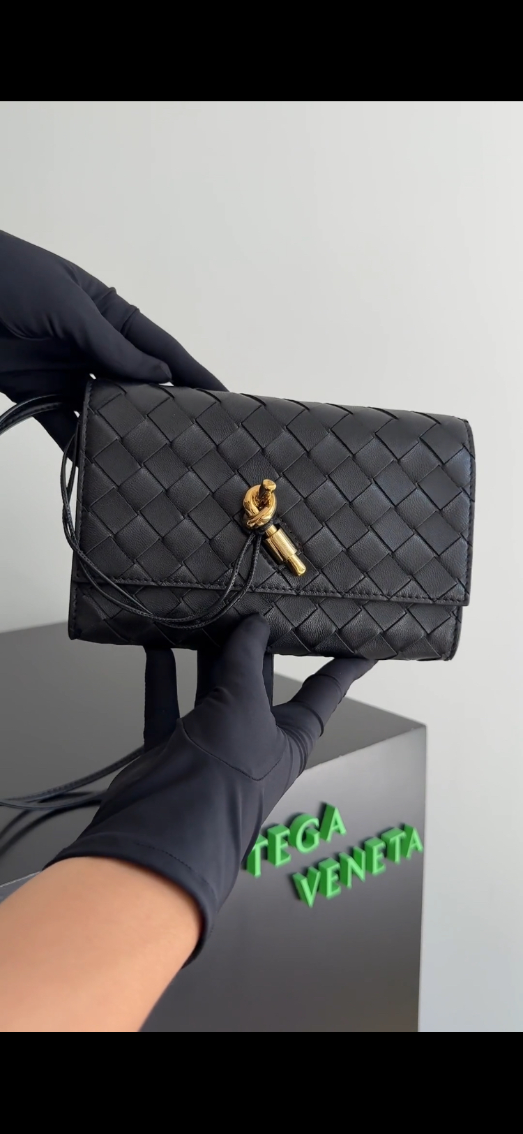 Bottega Veneta'nın Intrecciato Düğüm Detaylı Askılı Çanta