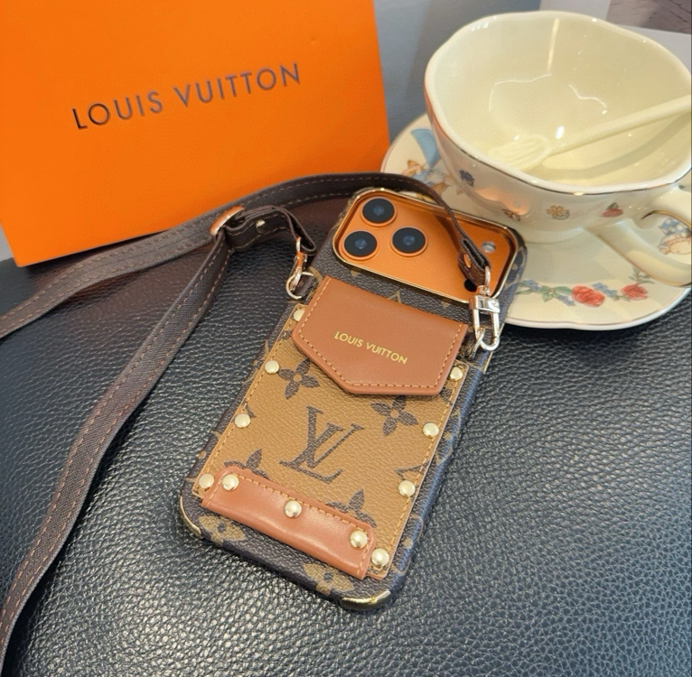Louis Vuitton kart cepli çapraz askılı bir iPhone telefon kılıfı