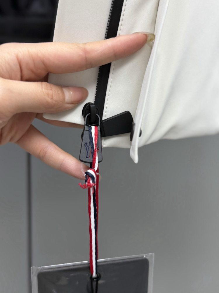 Moncler Kürk Kapüşonlu Beli Kemerli Beyaz Mont