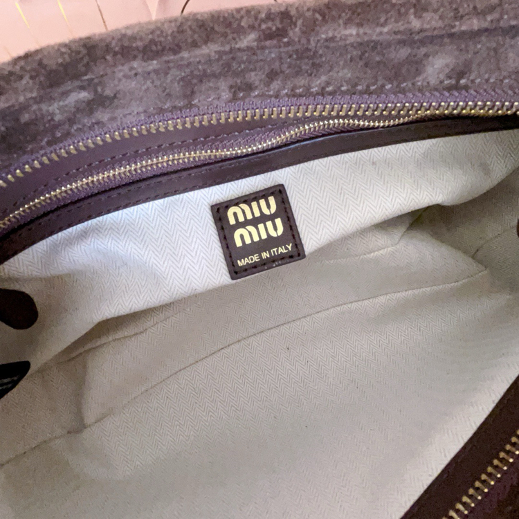Miu Miu Aventure model süet deri kol ve omuz çantası