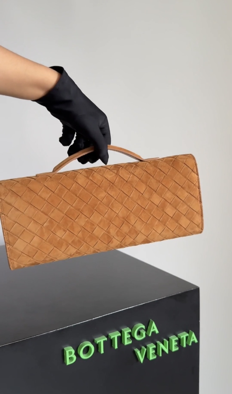 Bottega Veneta'nın Süet Intrecciato Knot Çanta