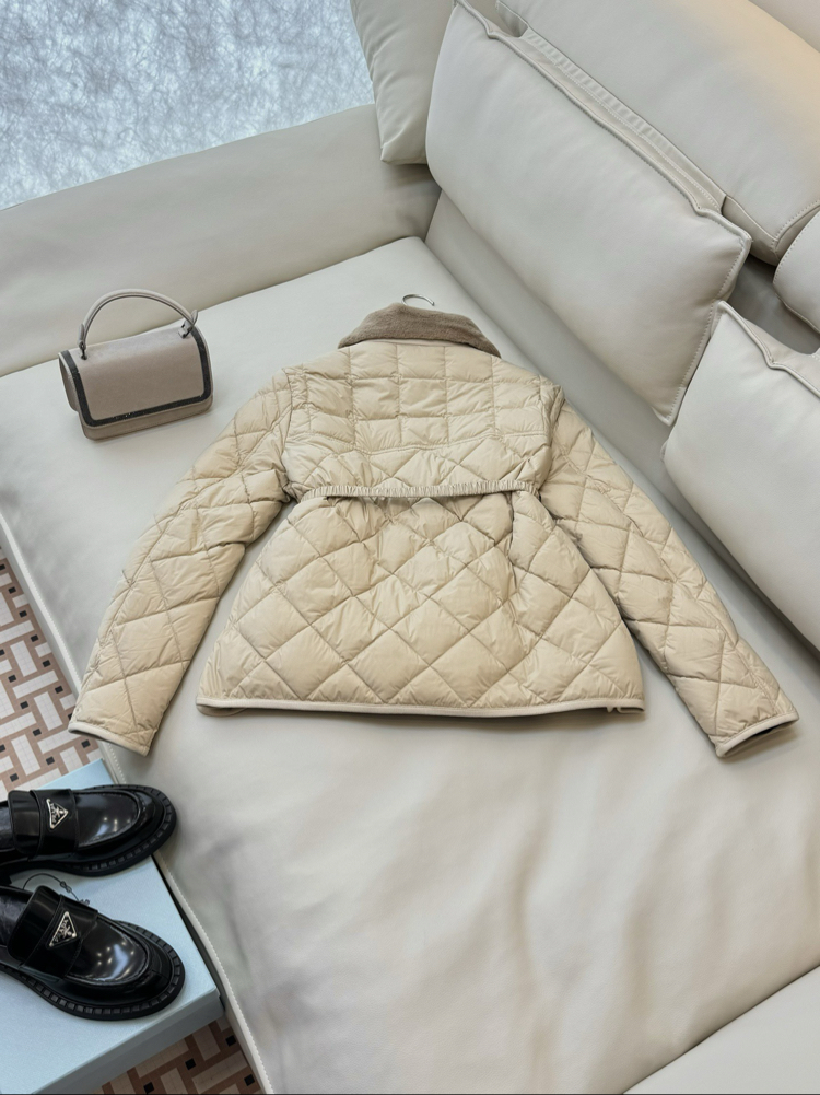 MONCLER Cygne Diamond‑Quilted Short Down Jacket / Moncler Cygne down jacket