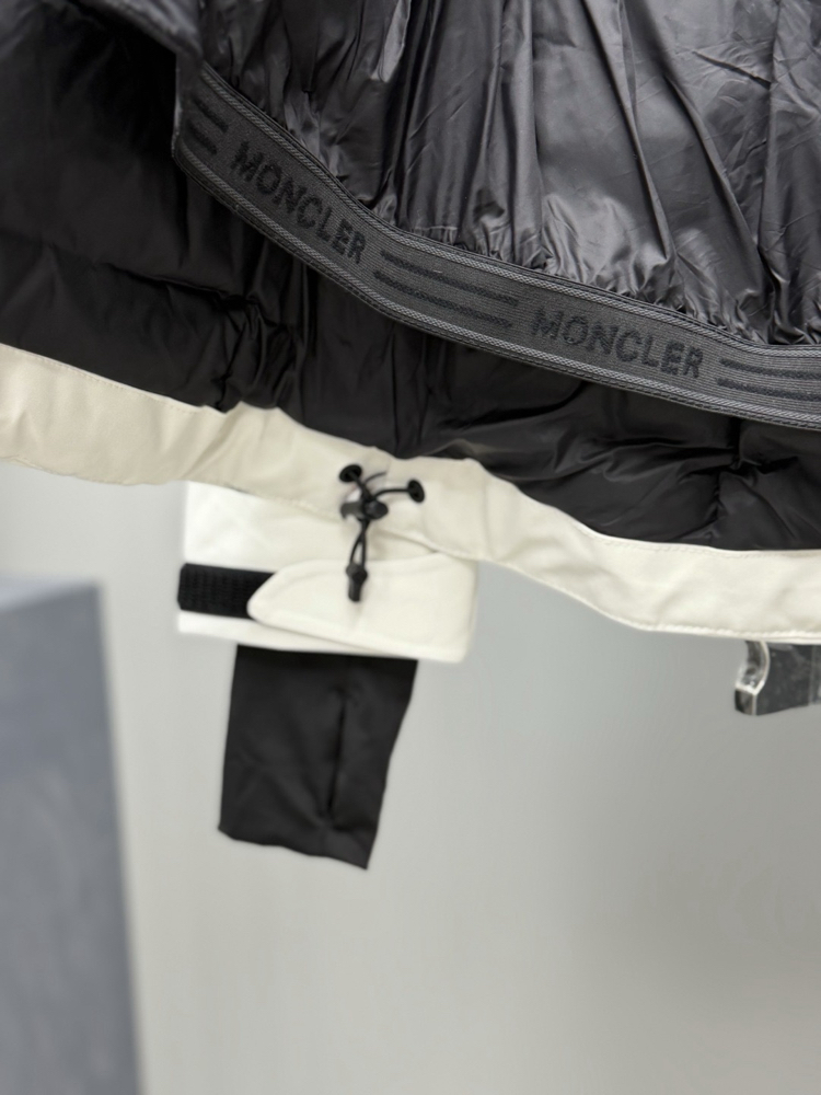 Moncler Kürk Kapüşonlu Beli Kemerli Beyaz Mont