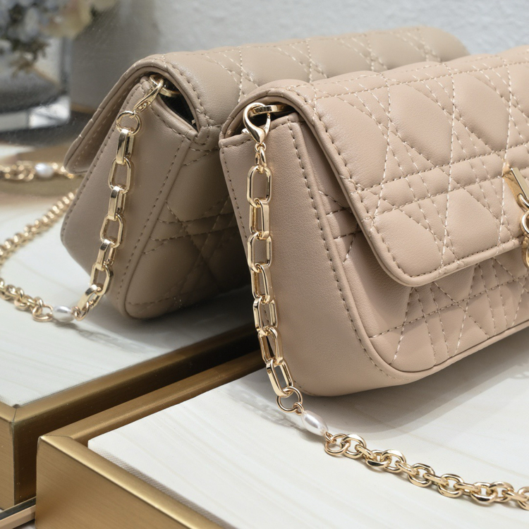 Lady Dior Çantası