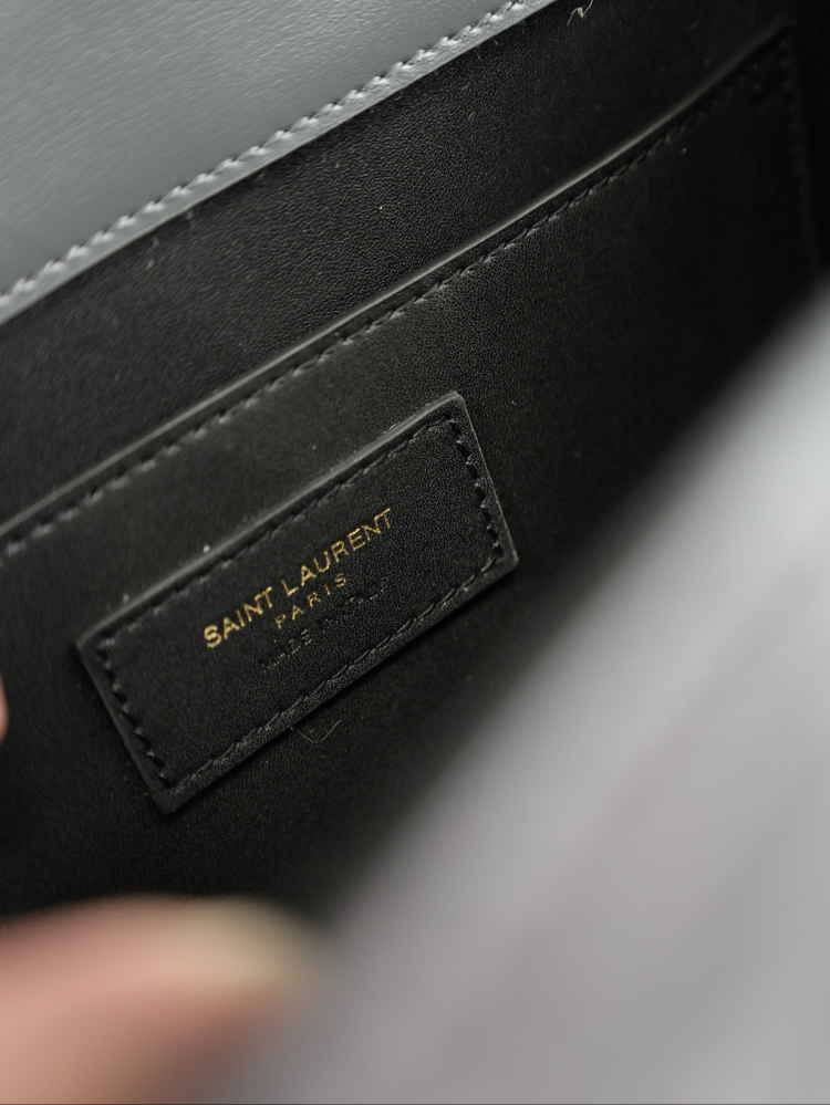 YSL CASSANDRA MEDIUM TOP HANDLE BAG IN GRAIN DE POUDRE EMBOSSED LEATHER Çanta