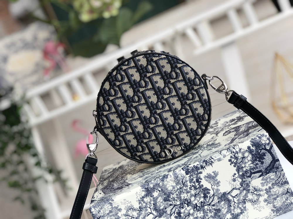 Yuvarlak monogramlı Dior mini çanta