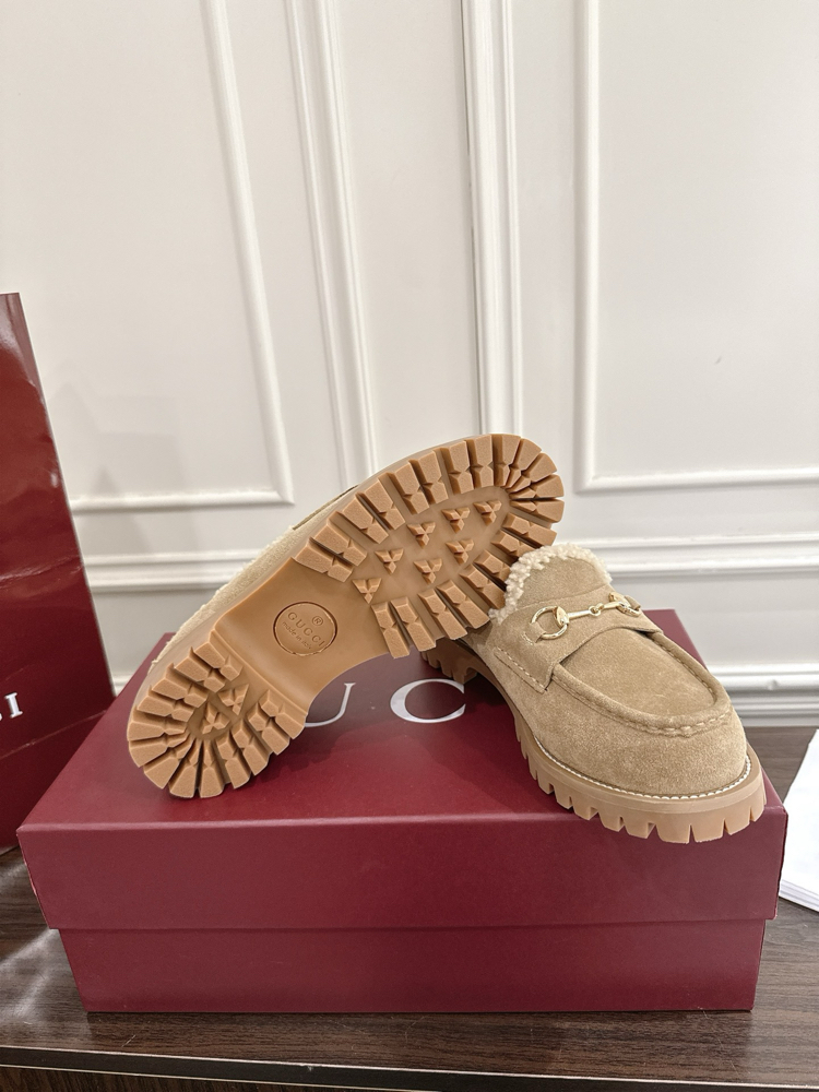 Gucci Kadın Kürk Astarlı Tokalı Loafer