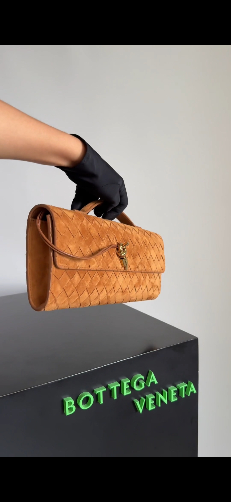 Bottega Veneta'nın Süet Intrecciato Knot Çanta