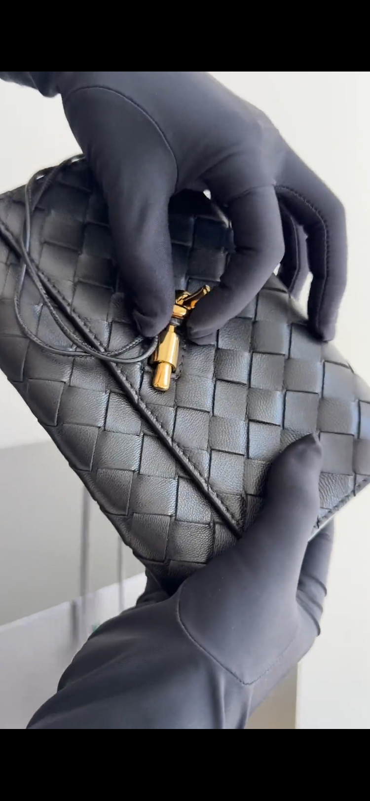 Bottega Veneta'nın Intrecciato Düğüm Detaylı Askılı Çanta