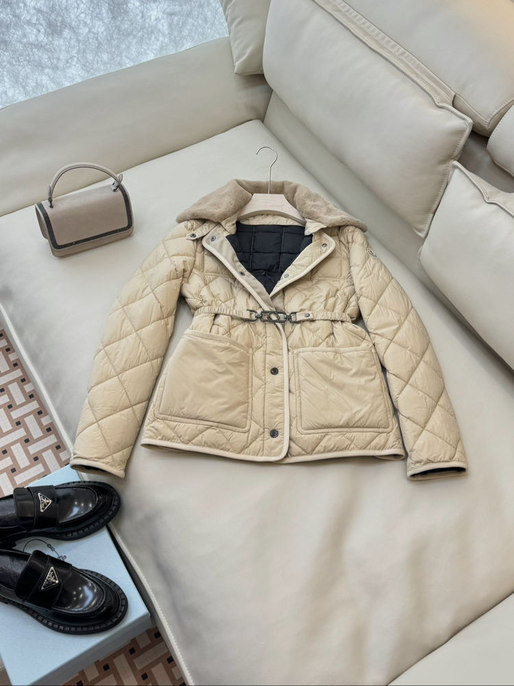 MONCLER Cygne Diamond‑Quilted Short Down Jacket / Moncler Cygne down jacket