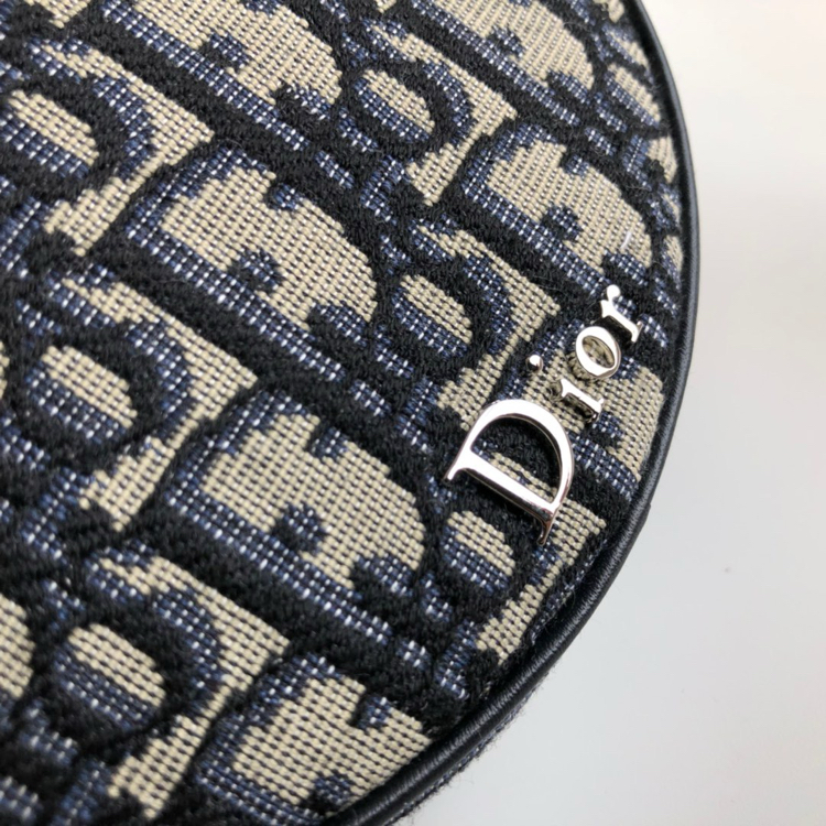 Yuvarlak monogramlı Dior mini çanta