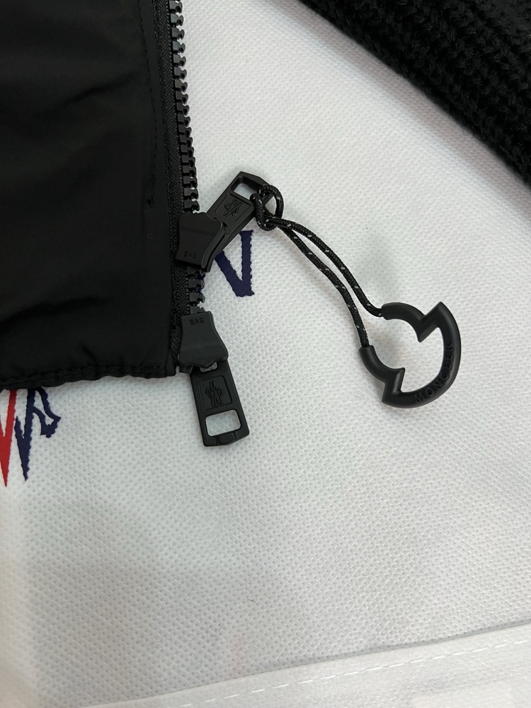 Moncler Örgü Kollu Mont