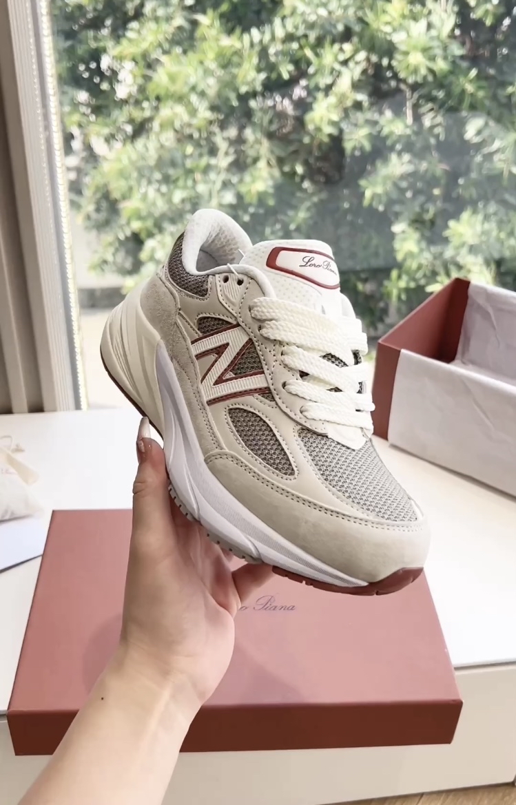 New Balance 990v6