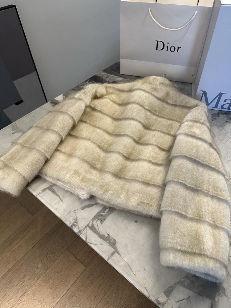 Dior katlı kürk görünümlü Mont