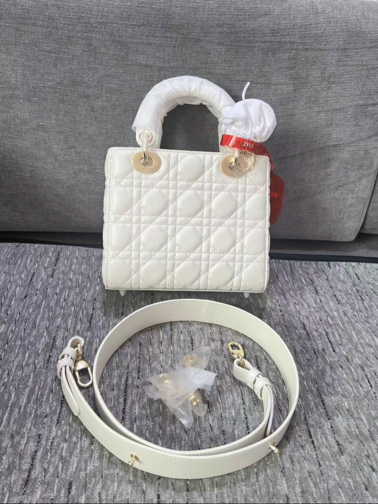 Christian Dior'un Lady Çanta
