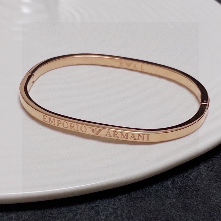 Ürün İsmi: Emporio Armani Logo Kelepçe Bileklik