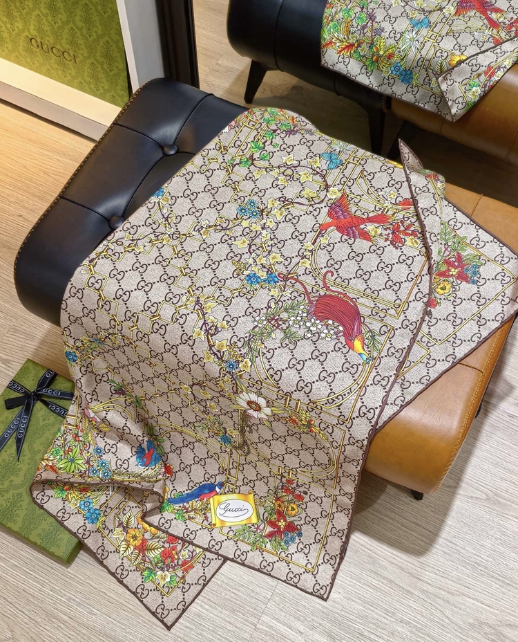 Gucci’nin ikonik GG Kuş deseni 