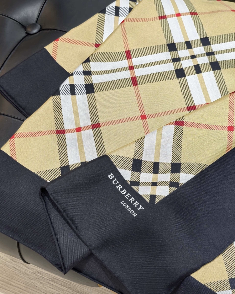 Burberry Vintage Ekose Desenli