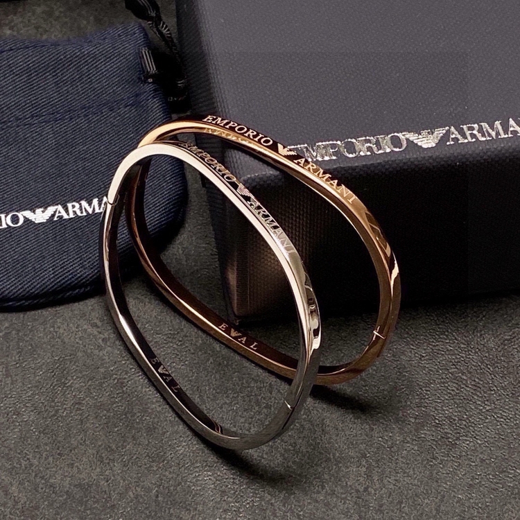 Ürün İsmi: Emporio Armani Logo Kelepçe Bileklik