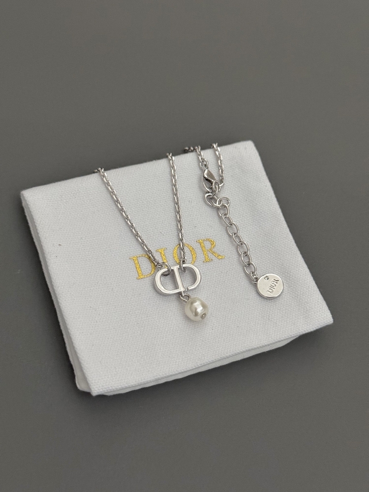 Ürün İsmi: Dior CD İnci Kolye