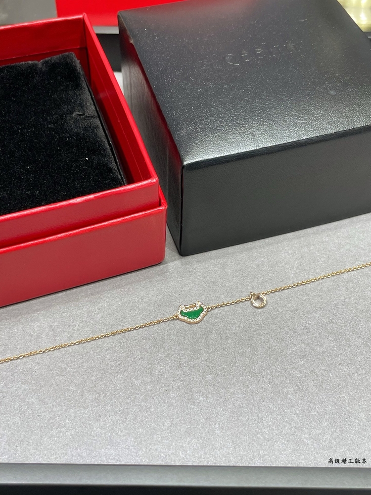 Ürün Adı: Işıltılı Gucci Amblemi Bileklikler
