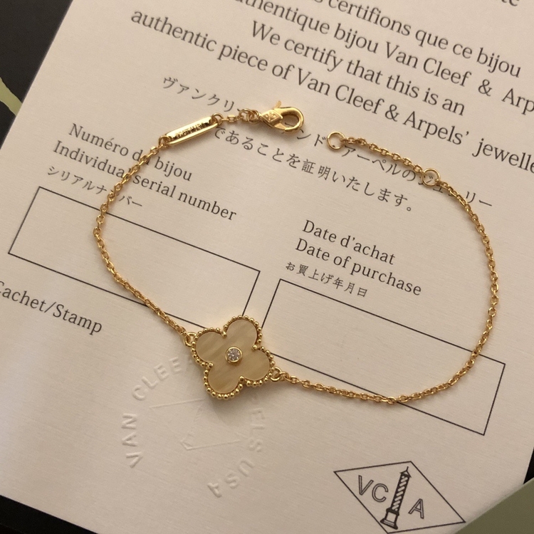  Van Cleef & Arpels Alhambra Şans Bilekliği