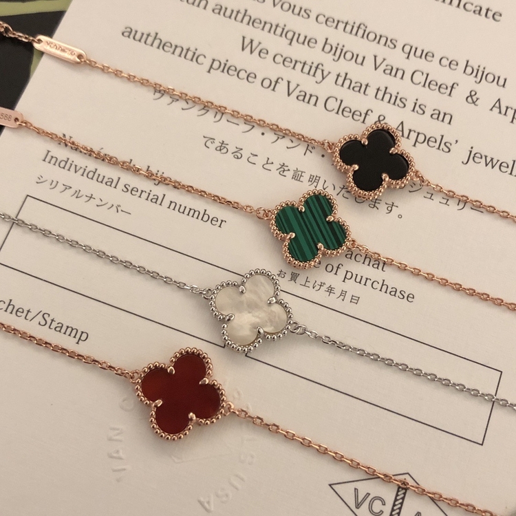  Van Cleef & Arpels Alhambra Şans Bilekliği