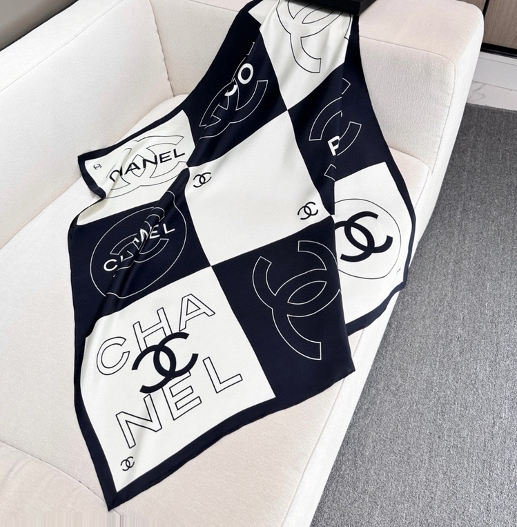 Ürün adı: Chanel  İpek eşarp veya fular (scarf)