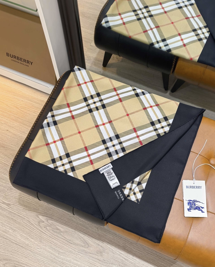 Burberry Vintage Ekose Desenli
