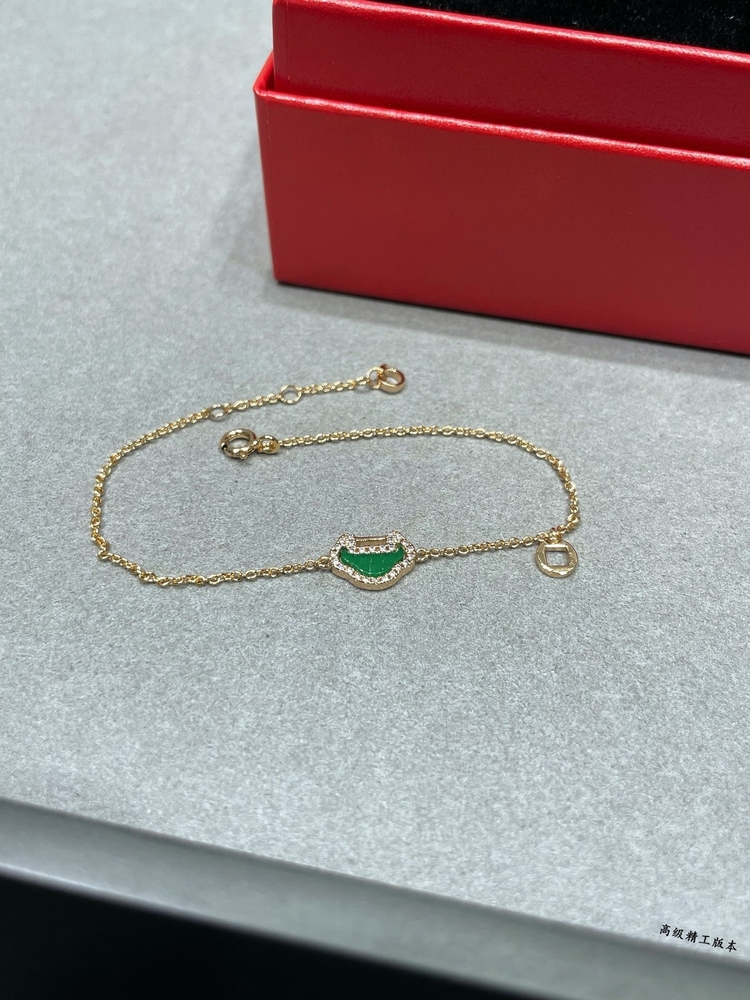 Ürün Adı: Işıltılı Gucci Amblemi Bileklikler