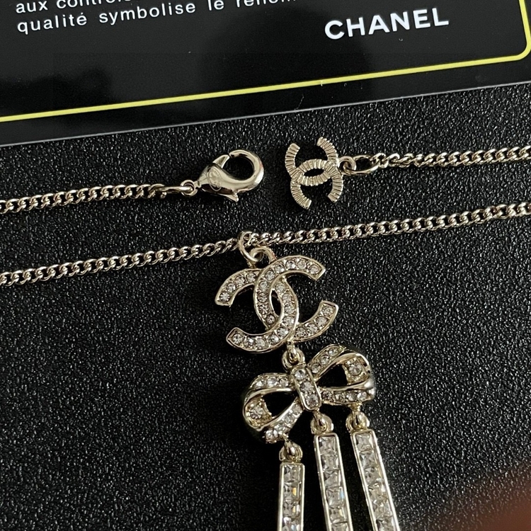 Chanel Işıltılı Sarkıt Kolye