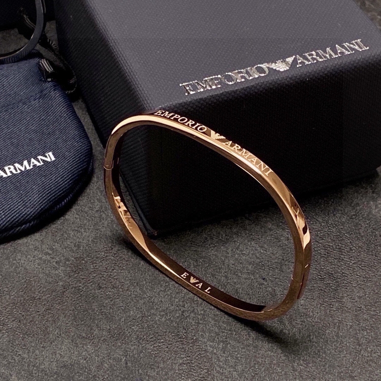 Ürün İsmi: Emporio Armani Logo Kelepçe Bileklik