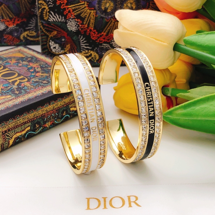 Ürün ismi: Christian Dior'un Büyüleyici Dokunuşu Işıltılı Bileklik
