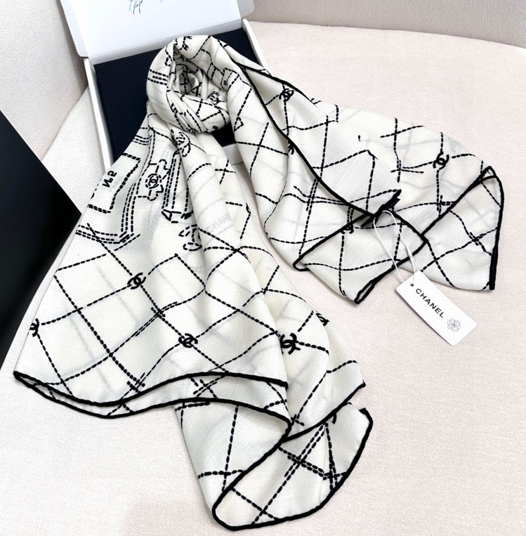 Ürün Adı: İkonik Desenli Chanel Fular