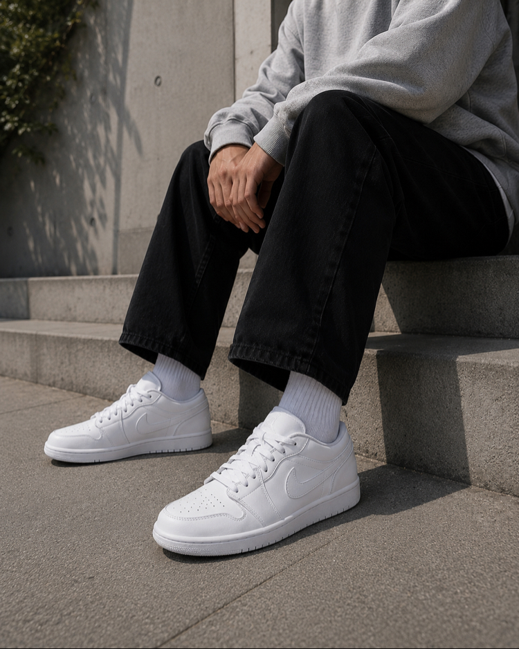 NİKE AİR JORDAN 1 LOW TRİPLE WHİTE
