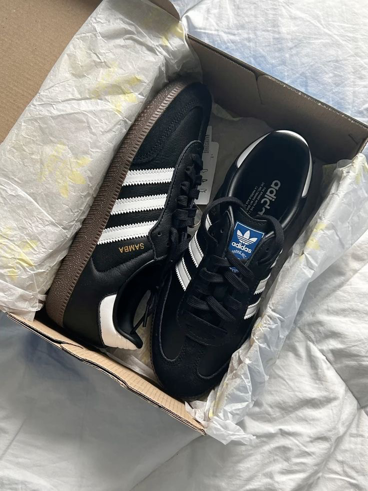 ADİDAS SAMBA CLASSİC BLACK WHİTE VEGAN