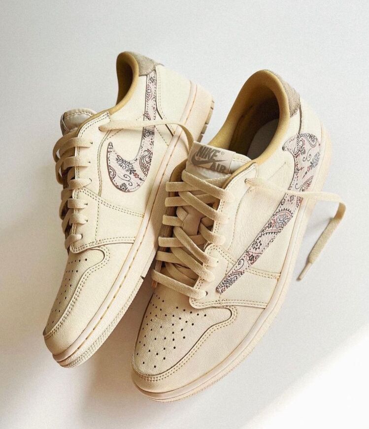 NİKE AİR JORDAN 1 LOW TRAVİS SCOTT VİNTAGE CREAM